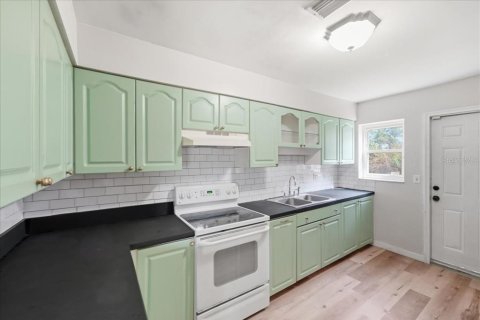 Villa ou maison à vendre à Deltona, Floride: 4 chambres, 170.75 m2 № 2272738 - photo 8