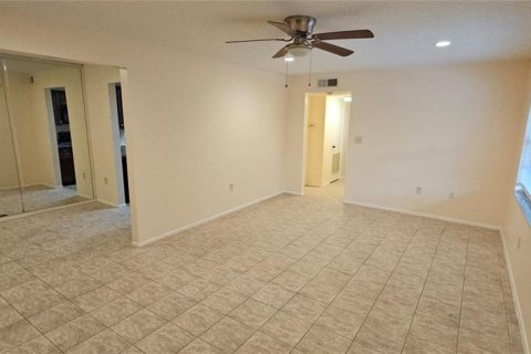Condo in Sanford, Florida, 2 bedrooms  № 1802060 - photo 5