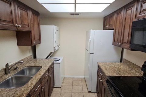 Condo in Sanford, Florida, 2 bedrooms  № 1802060 - photo 9