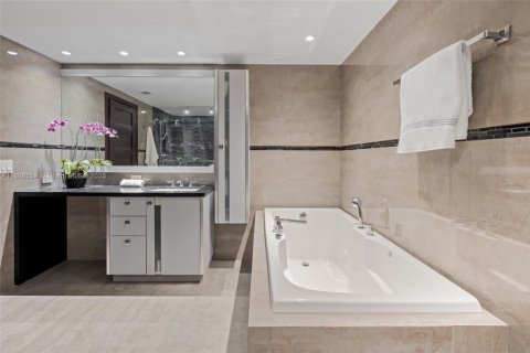 Copropriété à louer à Miami Beach, Floride: 3 chambres, 190.36 m2 № 2169681 - photo 26
