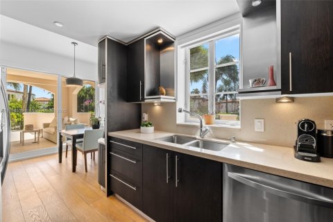 Copropriété à louer à Miami Beach, Floride: 3 chambres, 190.36 m2 № 2169681 - photo 13
