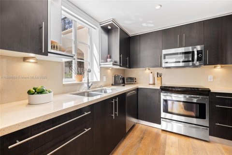Copropriété à louer à Miami Beach, Floride: 3 chambres, 190.36 m2 № 2169681 - photo 12