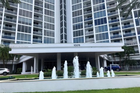 Condo in Bal Harbour, Florida, 2 bedrooms  № 969819 - photo 1