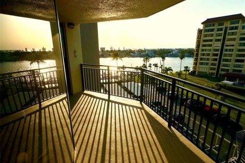 Condominio en venta en Clearwater, Florida, 2 dormitorios, 106.84 m2 № 1680278 - foto 4