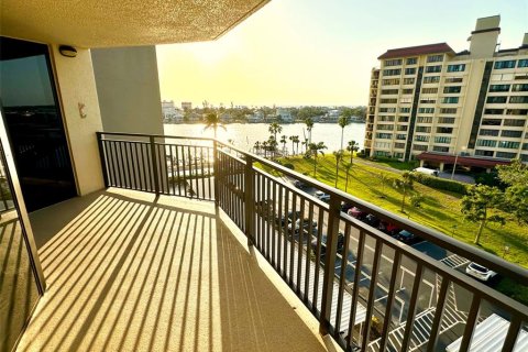 Condominio en venta en Clearwater, Florida, 2 dormitorios, 106.84 m2 № 1680278 - foto 12