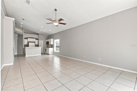 House in Clermont, Florida 4 bedrooms, 180.42 sq.m. № 2299425 - photo 16