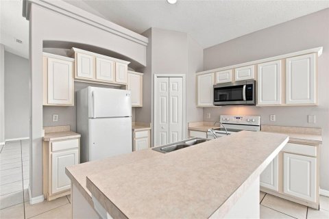 House in Clermont, Florida 4 bedrooms, 180.42 sq.m. № 2299425 - photo 12