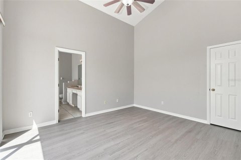 House in Clermont, Florida 4 bedrooms, 180.42 sq.m. № 2299425 - photo 17