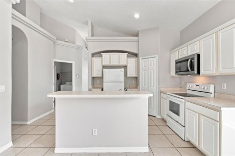 House in Clermont, Florida 4 bedrooms, 180.42 sq.m. № 2299425 - photo 13