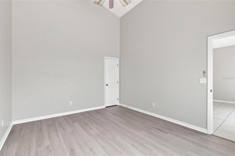 House in Clermont, Florida 4 bedrooms, 180.42 sq.m. № 2299425 - photo 18
