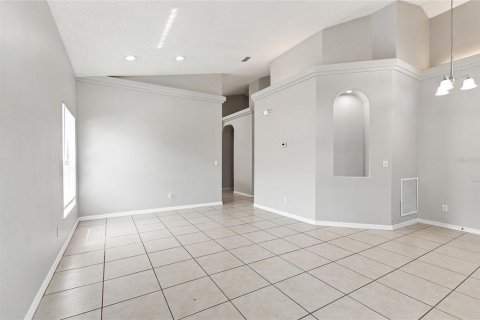 House in Clermont, Florida 4 bedrooms, 180.42 sq.m. № 2299425 - photo 8