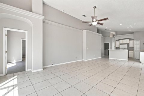House in Clermont, Florida 4 bedrooms, 180.42 sq.m. № 2299425 - photo 15