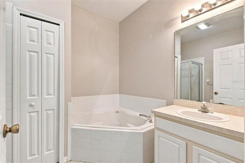 House in Clermont, Florida 4 bedrooms, 180.42 sq.m. № 2299425 - photo 30