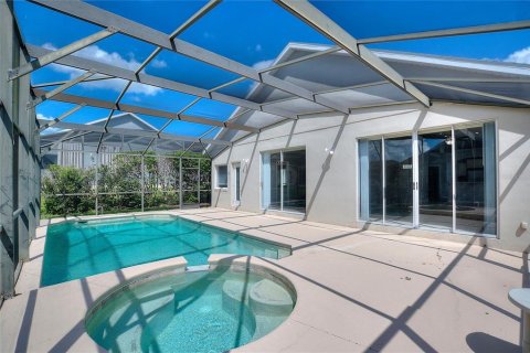 House in Clermont, Florida 4 bedrooms, 180.42 sq.m. № 2299425 - photo 4