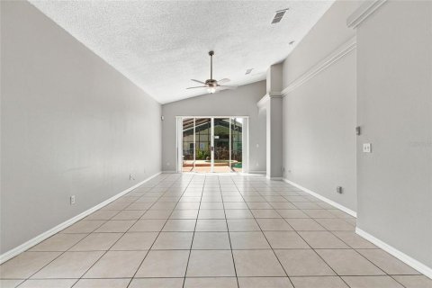 House in Clermont, Florida 4 bedrooms, 180.42 sq.m. № 2299425 - photo 14