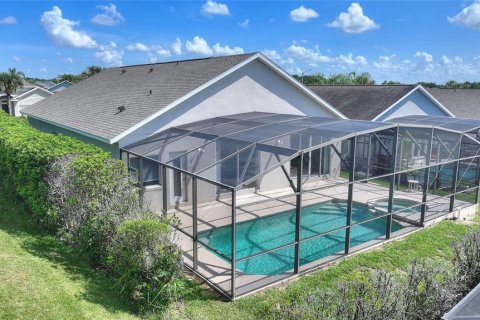 House in Clermont, Florida 4 bedrooms, 180.42 sq.m. № 2299425 - photo 2