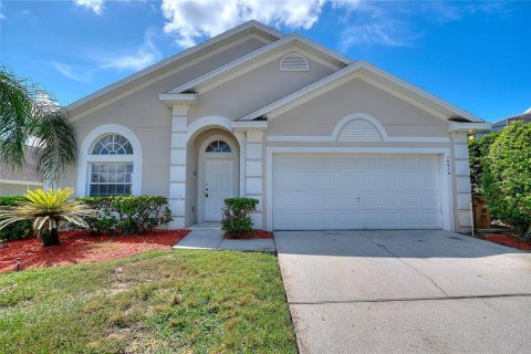 House in Clermont, Florida 4 bedrooms, 180.42 sq.m. № 2299425