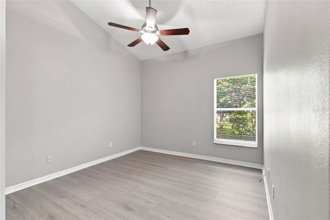 House in Clermont, Florida 4 bedrooms, 180.42 sq.m. № 2299425 - photo 28
