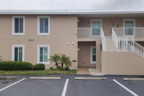 Condo in Rotonda, Florida, 2 bedrooms  № 2259239