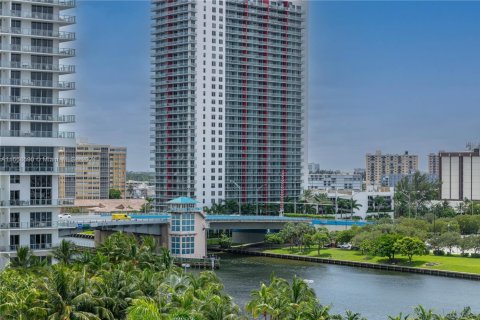 Condo in Hollywood, Florida, 2 bedrooms  № 1384605 - photo 6