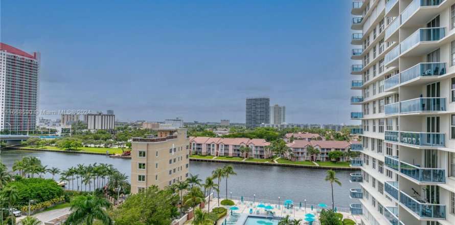 Condo in Hollywood, Florida, 2 bedrooms  № 1384605