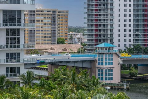 Condo in Hollywood, Florida, 2 bedrooms  № 1384605 - photo 7