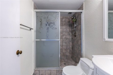 Condo in Hollywood, Florida, 2 bedrooms  № 1384605 - photo 16
