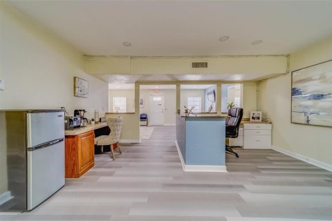 Propiedad comercial en alquiler en Clearwater, Florida, 463.58 m2 № 1915544 - foto 13