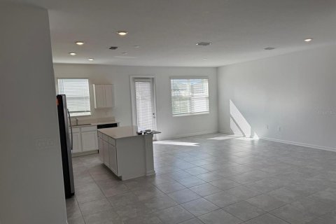 Townhouse in Davenport, Florida 3 bedrooms, 173.17 sq.m. № 2112646 - photo 11