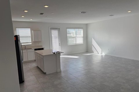 Townhouse in Davenport, Florida 3 bedrooms, 173.17 sq.m. № 2112646 - photo 12