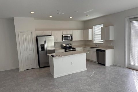 Townhouse in Davenport, Florida 3 bedrooms, 173.17 sq.m. № 2112646 - photo 13