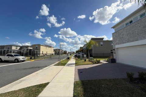 Townhouse in Davenport, Florida 3 bedrooms, 173.17 sq.m. № 2112646 - photo 8