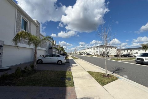 Townhouse in Davenport, Florida 3 bedrooms, 173.17 sq.m. № 2112646 - photo 6