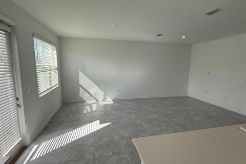 Townhouse in Davenport, Florida 3 bedrooms, 173.17 sq.m. № 2112646 - photo 18