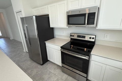 Townhouse in Davenport, Florida 3 bedrooms, 173.17 sq.m. № 2112646 - photo 16
