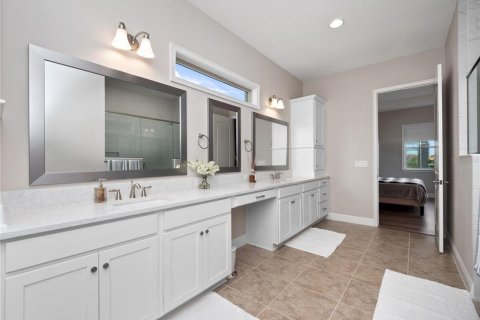 House in Orlando, Florida 5 bedrooms, 348.1 sq.m. № 1521960 - photo 23