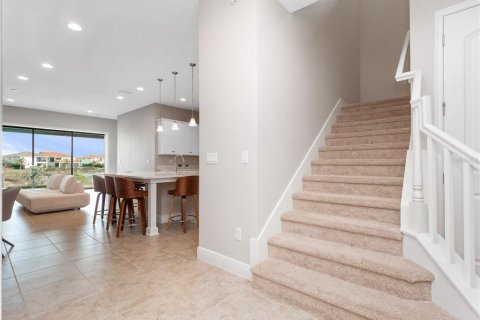 House in Orlando, Florida 5 bedrooms, 348.1 sq.m. № 1521960 - photo 28