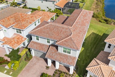 House in Orlando, Florida 5 bedrooms, 348.1 sq.m. № 1521960 - photo 3