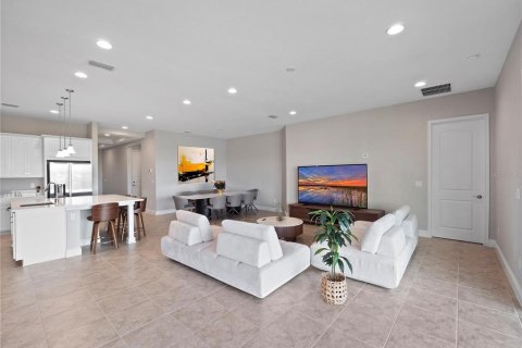 House in Orlando, Florida 5 bedrooms, 348.1 sq.m. № 1521960 - photo 11