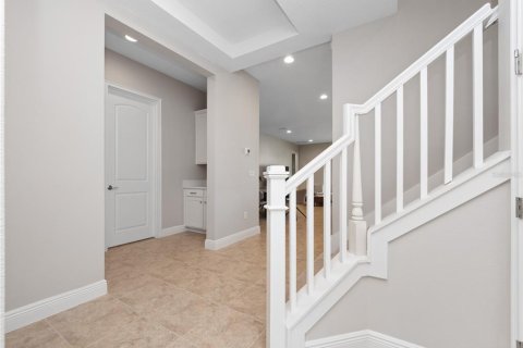 House in Orlando, Florida 5 bedrooms, 348.1 sq.m. № 1521960 - photo 6