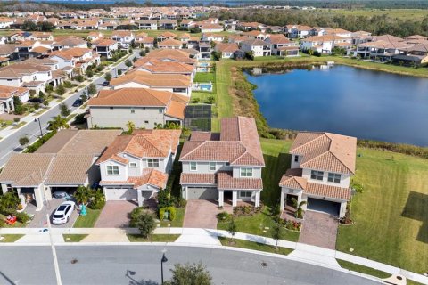 House in Orlando, Florida 5 bedrooms, 348.1 sq.m. № 1521960 - photo 4