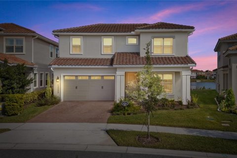 House in Orlando, Florida 5 bedrooms, 348.1 sq.m. № 1521960 - photo 1