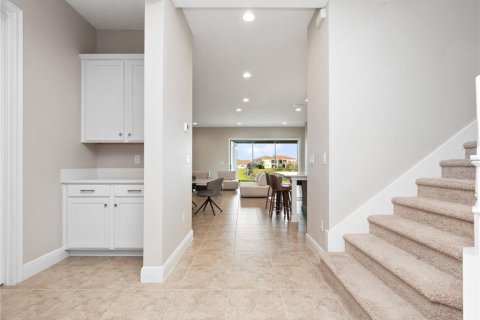 House in Orlando, Florida 5 bedrooms, 348.1 sq.m. № 1521960 - photo 5