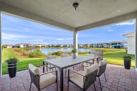 House in Orlando, Florida 5 bedrooms, 348.1 sq.m. № 1521960 - photo 16