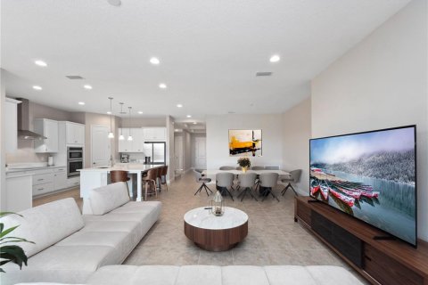 House in Orlando, Florida 5 bedrooms, 348.1 sq.m. № 1521960 - photo 14