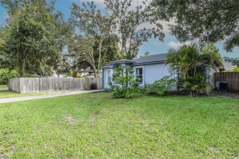 Casa en venta en Tampa, Florida, 3 dormitorios, 111.48 m2 № 1893981 - foto 2