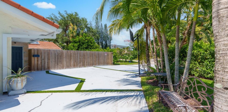 House in Boca Raton, Florida 3 bedrooms, 156.63 sq.m. № 1187706