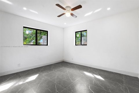 House in Fort Lauderdale, Florida 3 bedrooms № 1848875 - photo 13