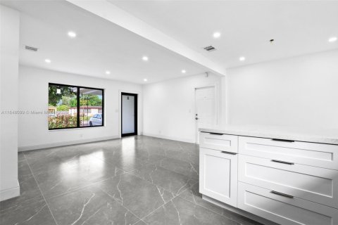House in Fort Lauderdale, Florida 3 bedrooms № 1848875 - photo 12