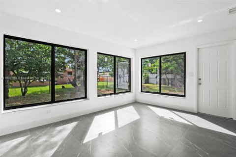 House in Fort Lauderdale, Florida 3 bedrooms № 1848875 - photo 5